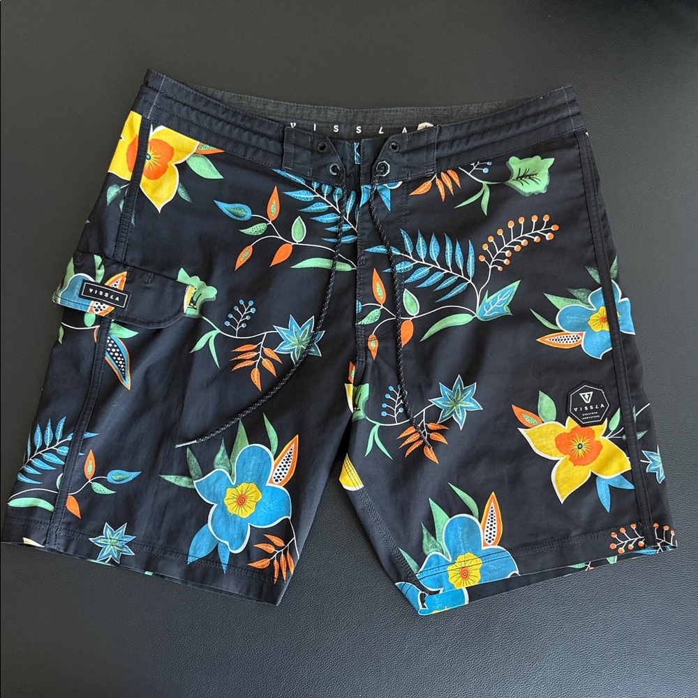 VISSLA Men's Tropical Floral Board Shorts Men’s 32 - Black with Blue and Yellow